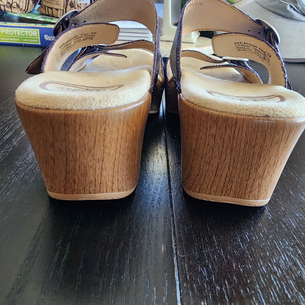 Gorgeous Purple Dansko Genuine Leather Two Strap Clogs Sandals 39 Boho Chic - Picture 3 of 13